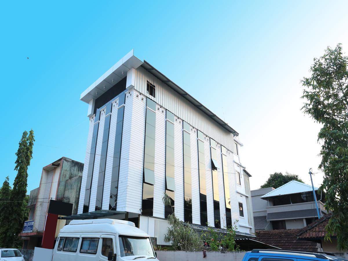Hotel Qube Kochi Exterior photo