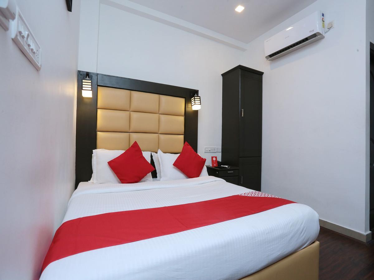 Hotel Qube Kochi Exterior photo